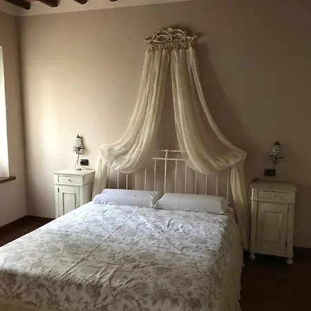 Via D' 8 Bed & Breakfast *